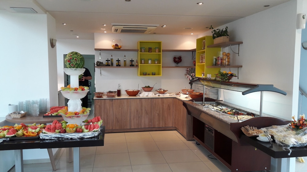 Meropi Hotel — Restaurant & bars in Malia