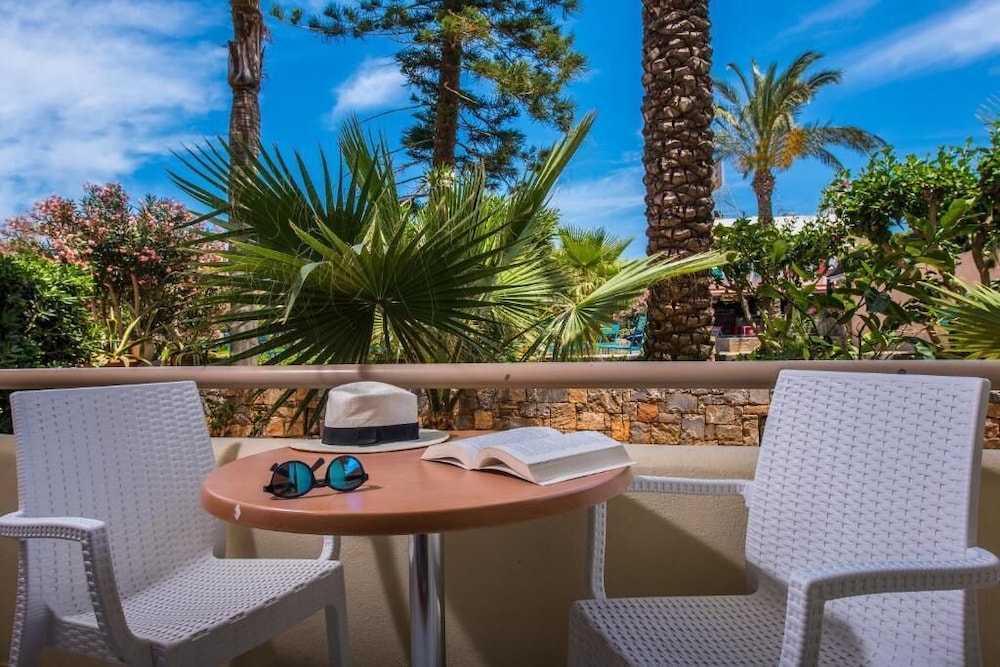 Meropi Hotel — Hotel rooms in Malia