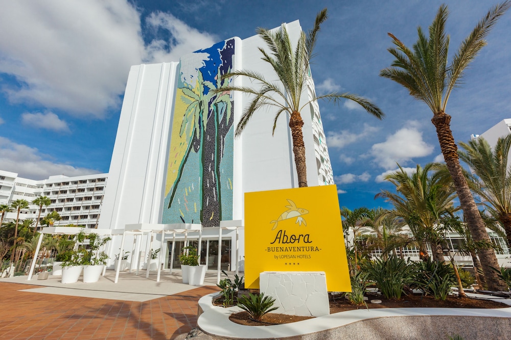 Abora Buenaventura by Lopesan Hotels — Hotel building in Playa del Ingles, Canary Islands