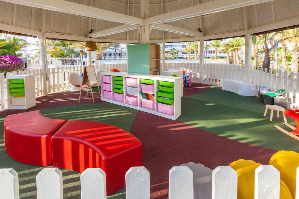 Abora Buenaventura by Lopesan Hotels — Attractions for children in Playa del Ingles, Canary Islands
