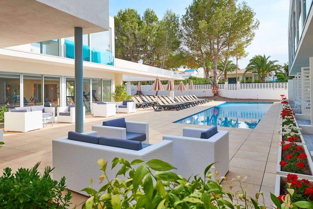 Hotel Moré — Swimming pool in Alcudia, Balearic Islands