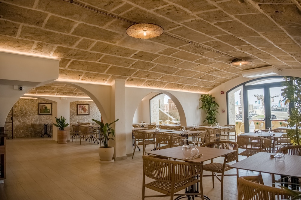 Hotel Moré — Restaurant & bars in Alcudia, Balearic Islands