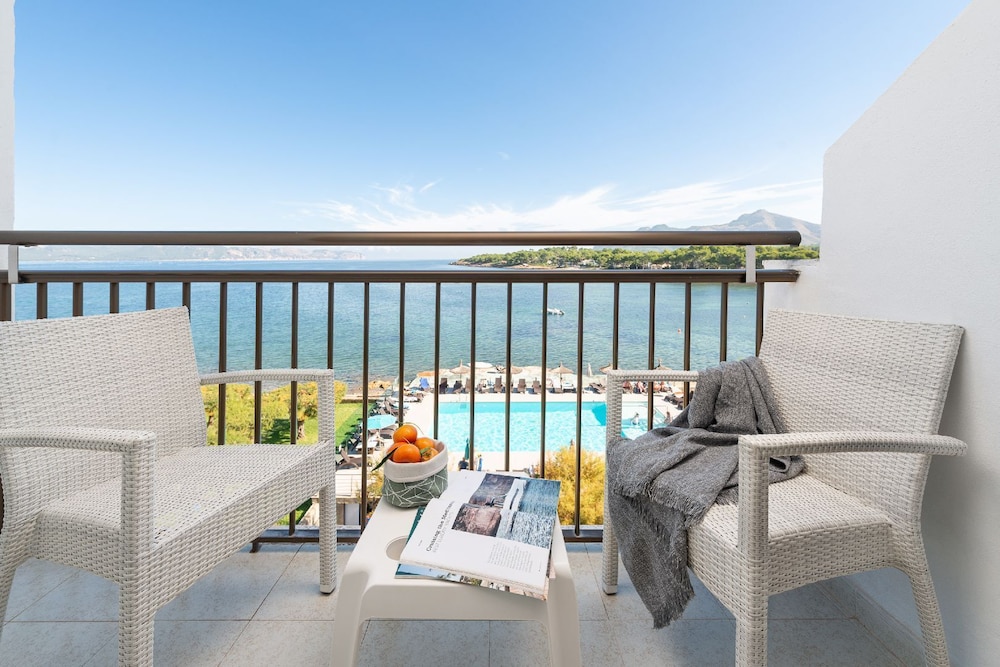 Hotel Moré — Swimming pool in Alcudia, Balearic Islands