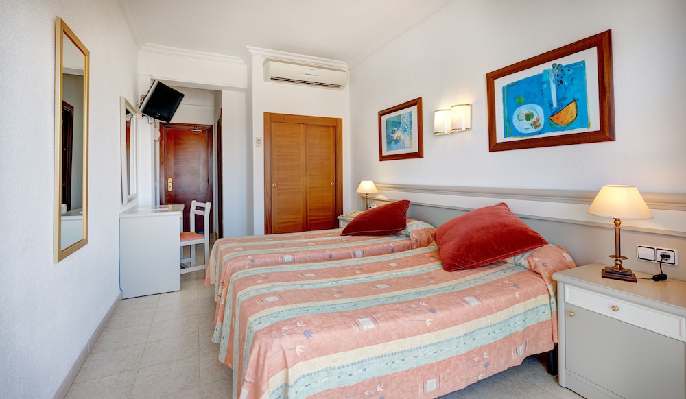 Hotel Moré — Hotel rooms in Alcudia, Balearic Islands
