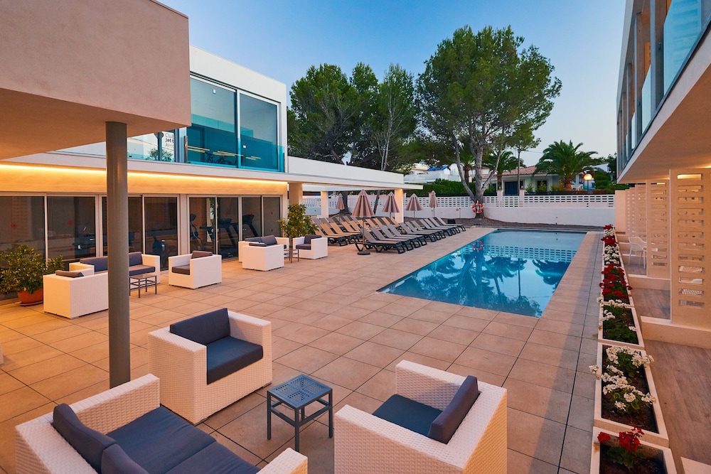 Hotel Moré — Swimming pool in Alcudia, Balearic Islands