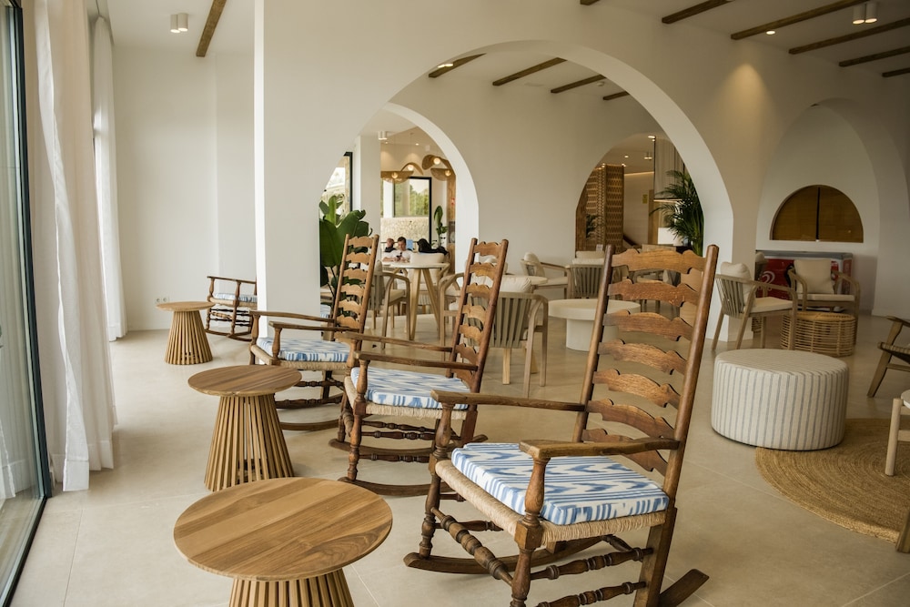Hotel Moré — Restaurant & bars in Alcudia, Balearic Islands