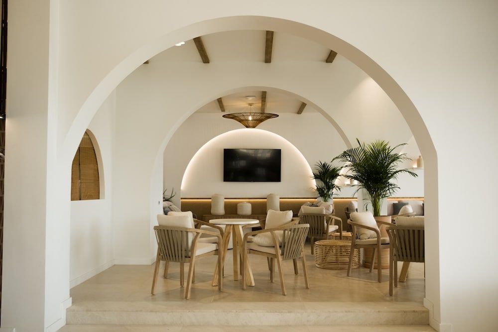 Hotel Moré — Restaurant & bars in Alcudia, Balearic Islands