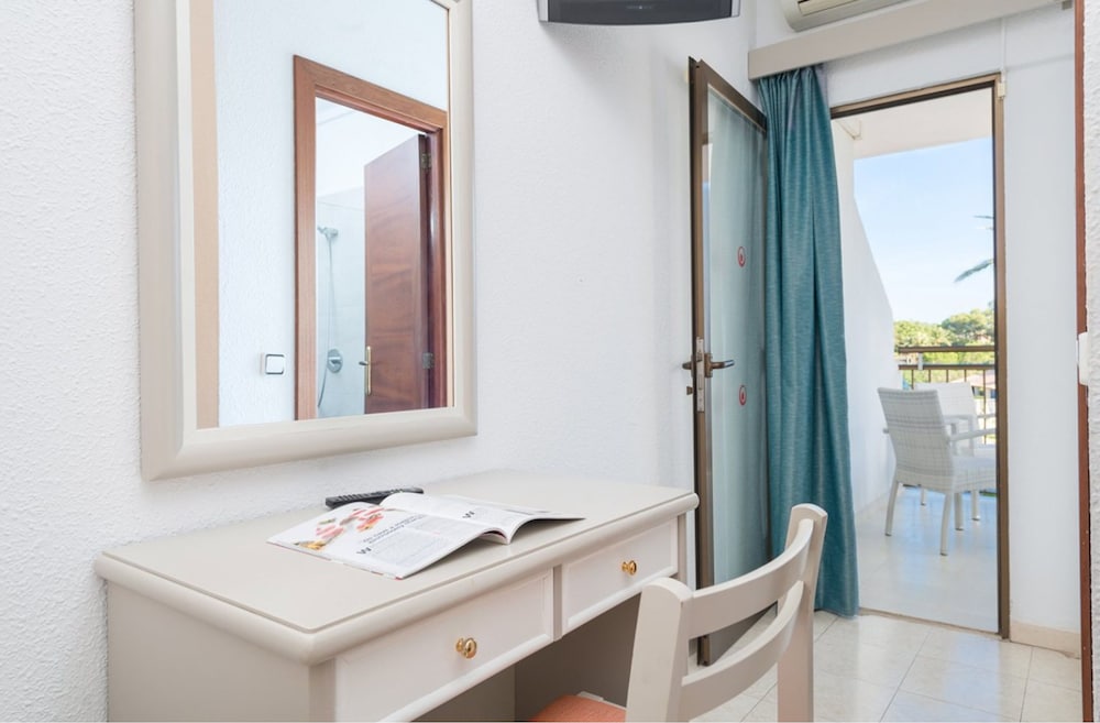 Hotel Moré — Hotel rooms in Alcudia, Balearic Islands