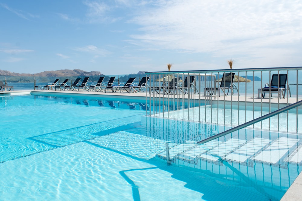 Hotel Moré — Swimming pool in Alcudia, Balearic Islands