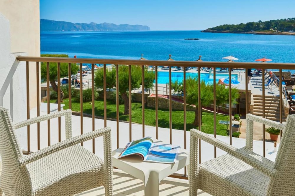 Hotel Moré — Swimming pool in Alcudia, Balearic Islands