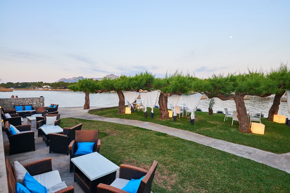 Hotel Moré — Restaurant & bars in Alcudia, Balearic Islands