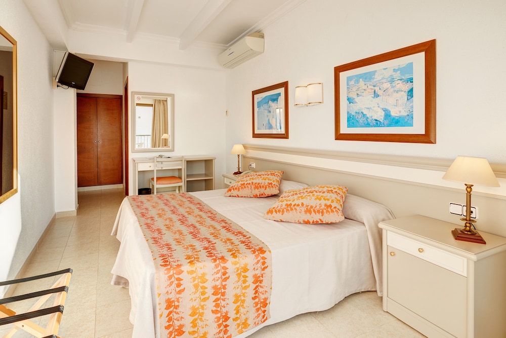 Hotel Moré — Hotel rooms in Alcudia, Balearic Islands