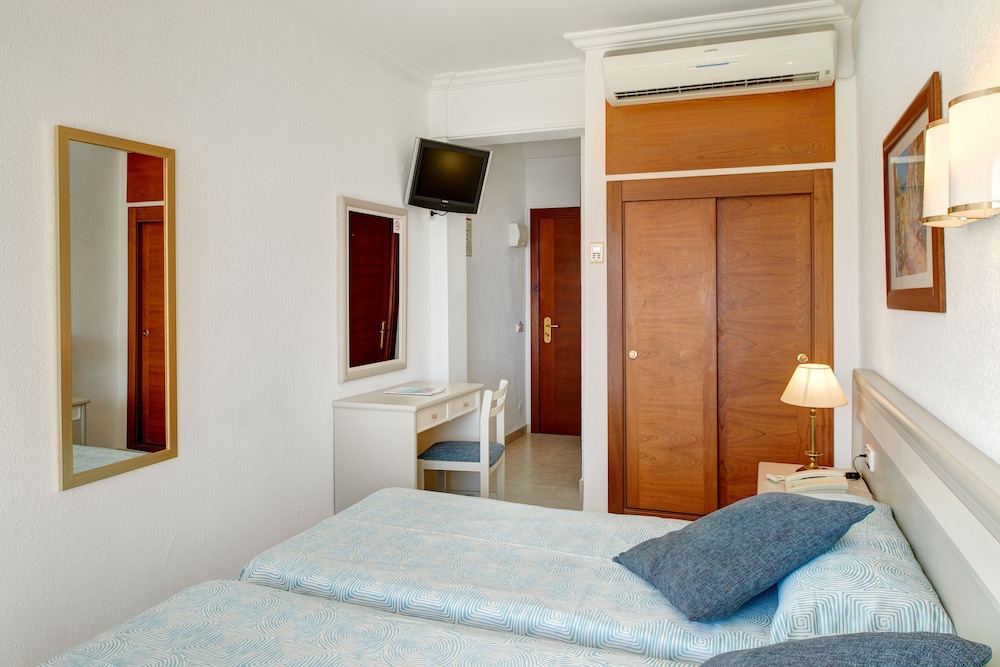 Hotel Moré — Hotel rooms in Alcudia, Balearic Islands