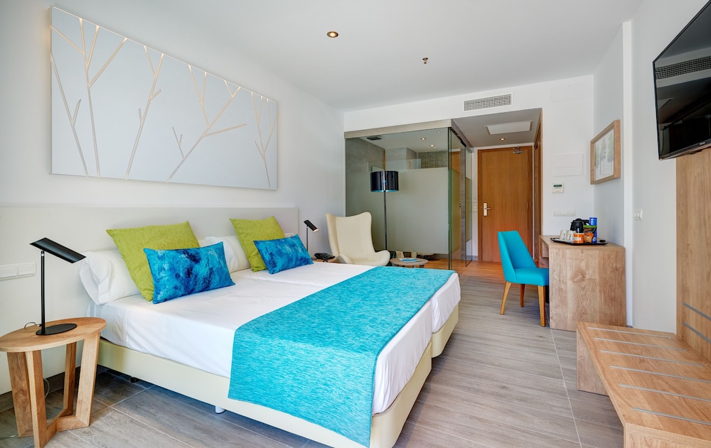 Hotel Moré — Hotel rooms in Alcudia, Balearic Islands