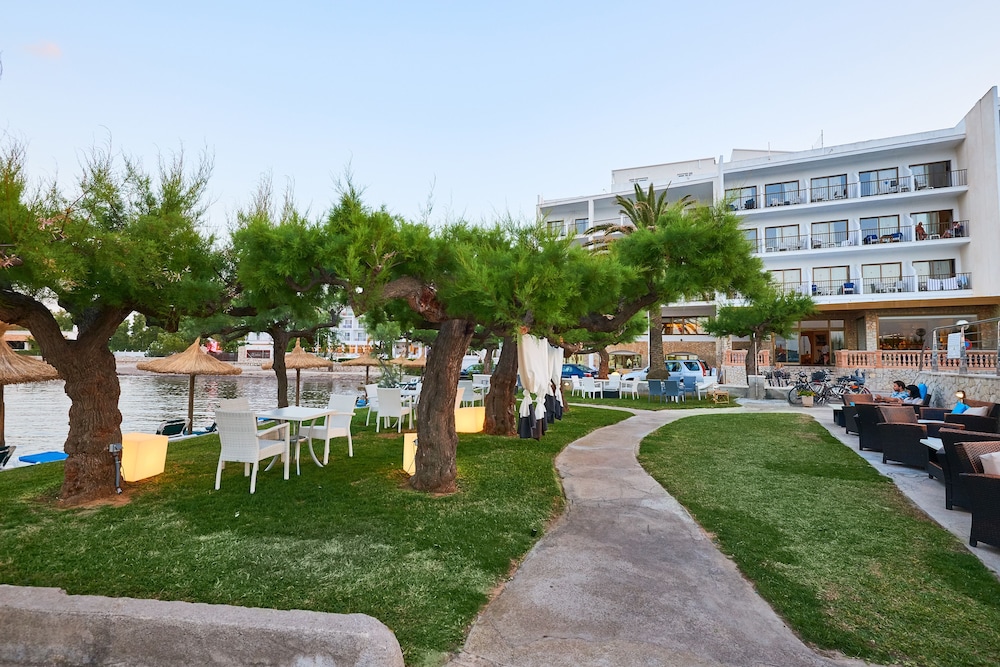 Hotel Moré — Restaurant & bars in Alcudia, Balearic Islands