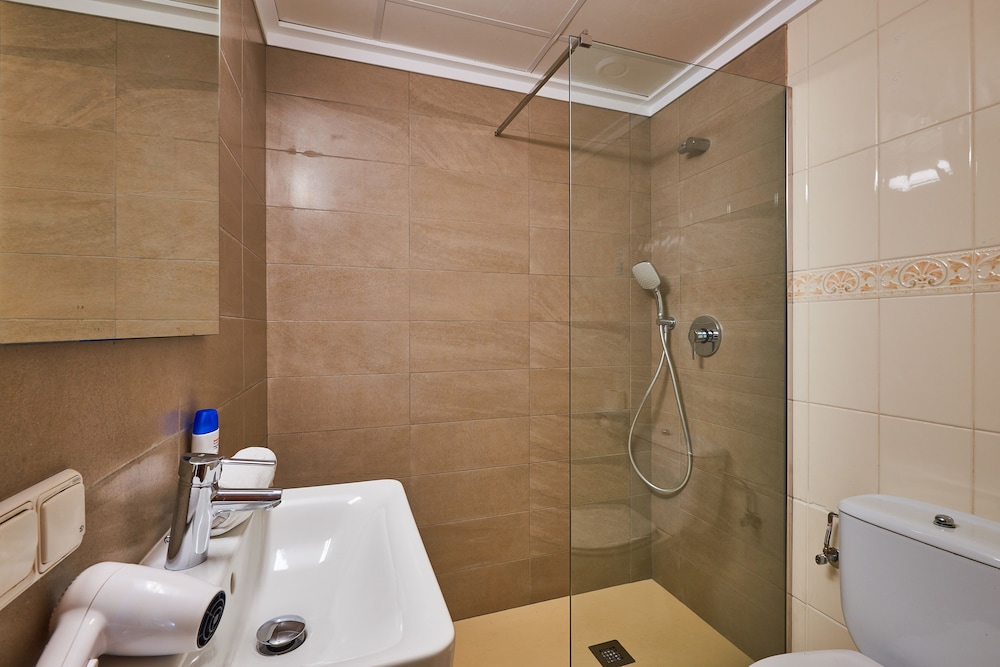 Hotel Moré — Hotel rooms in Alcudia, Balearic Islands