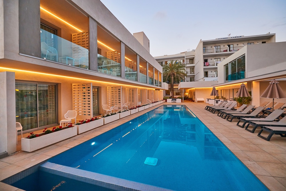 Hotel Moré — Swimming pool in Alcudia, Balearic Islands