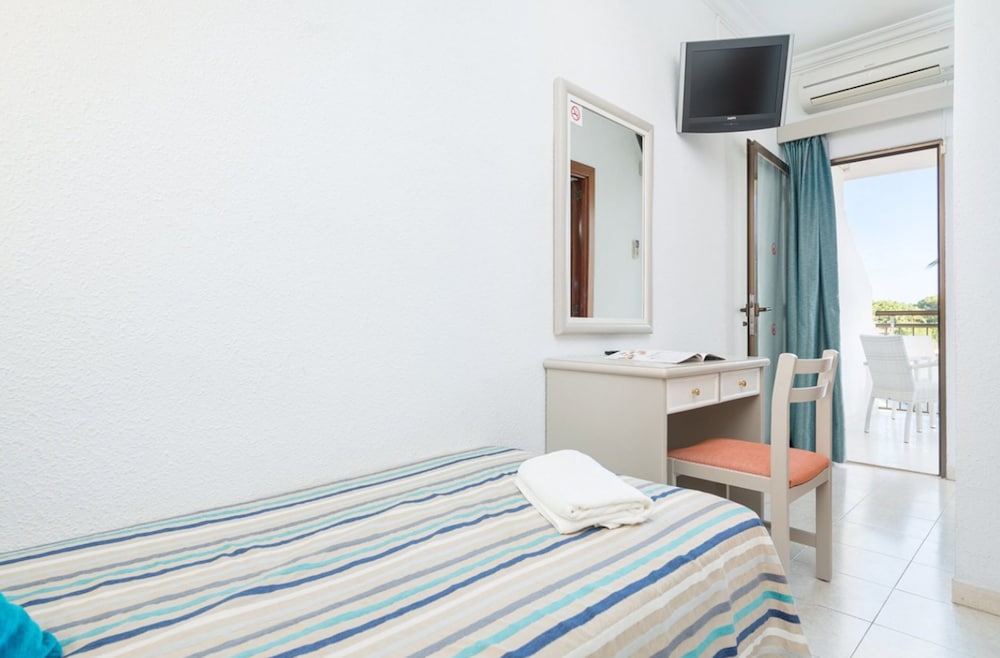 Hotel Moré — Hotel rooms in Alcudia, Balearic Islands