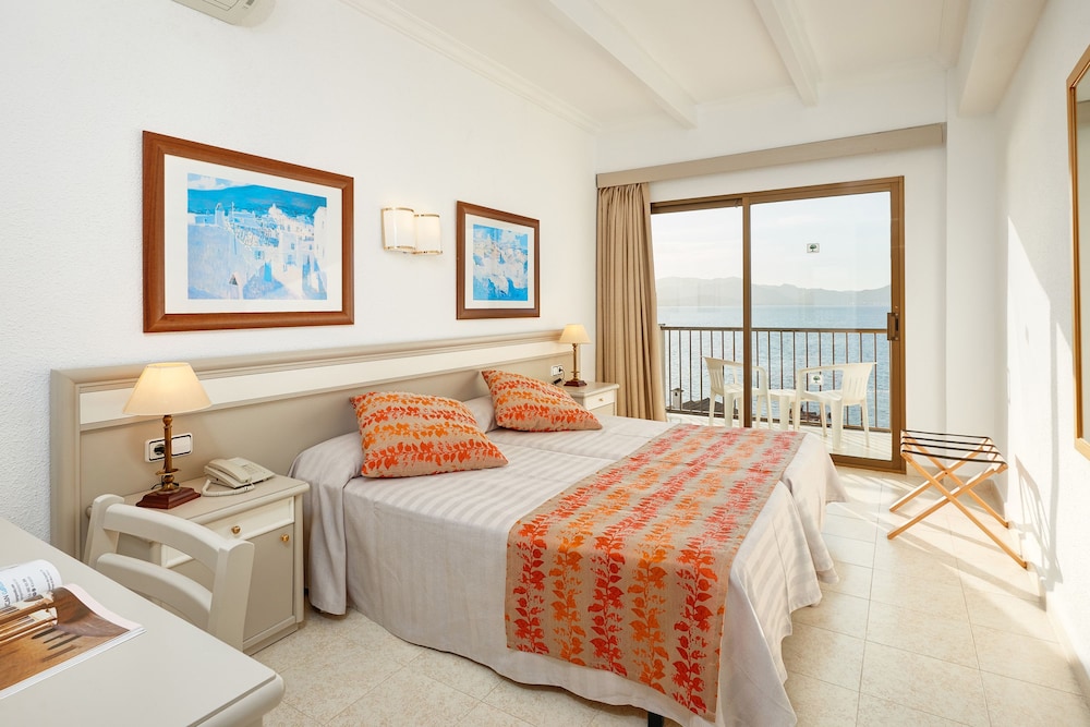 Hotel Moré — Hotel rooms in Alcudia, Balearic Islands