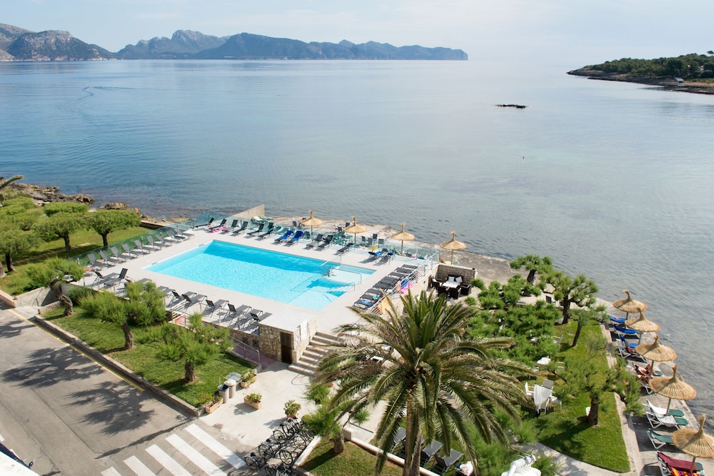 Hotel Moré — Swimming pool in Alcudia, Balearic Islands