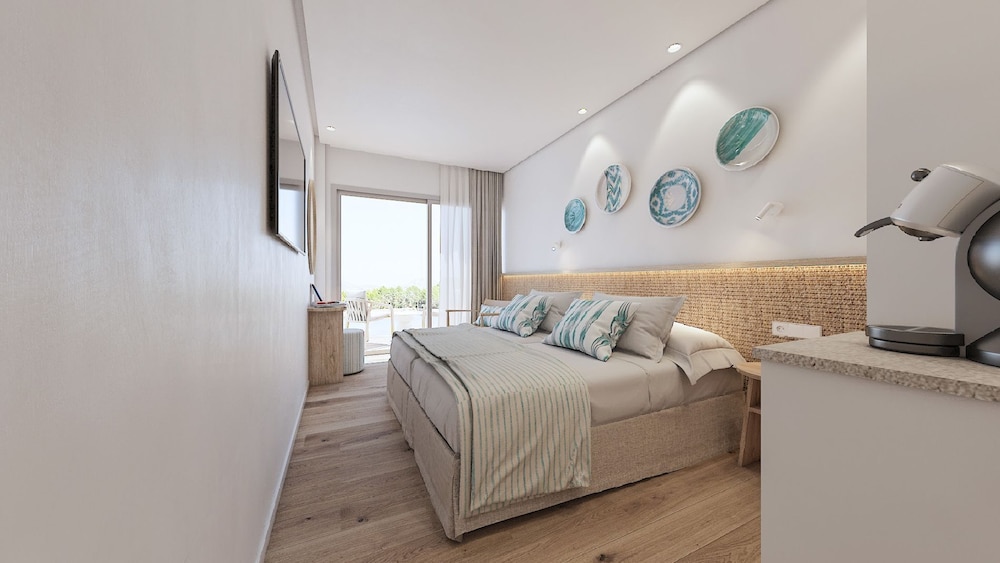 Hotel Moré — Hotel rooms in Alcudia, Balearic Islands
