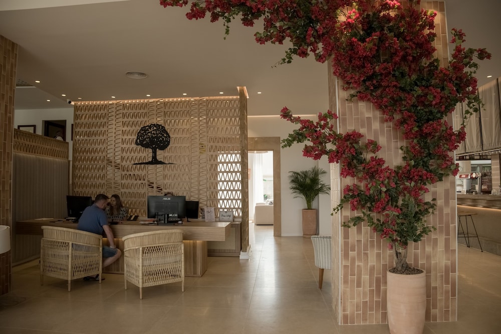Hotel Moré — Hotel building in Alcudia, Balearic Islands
