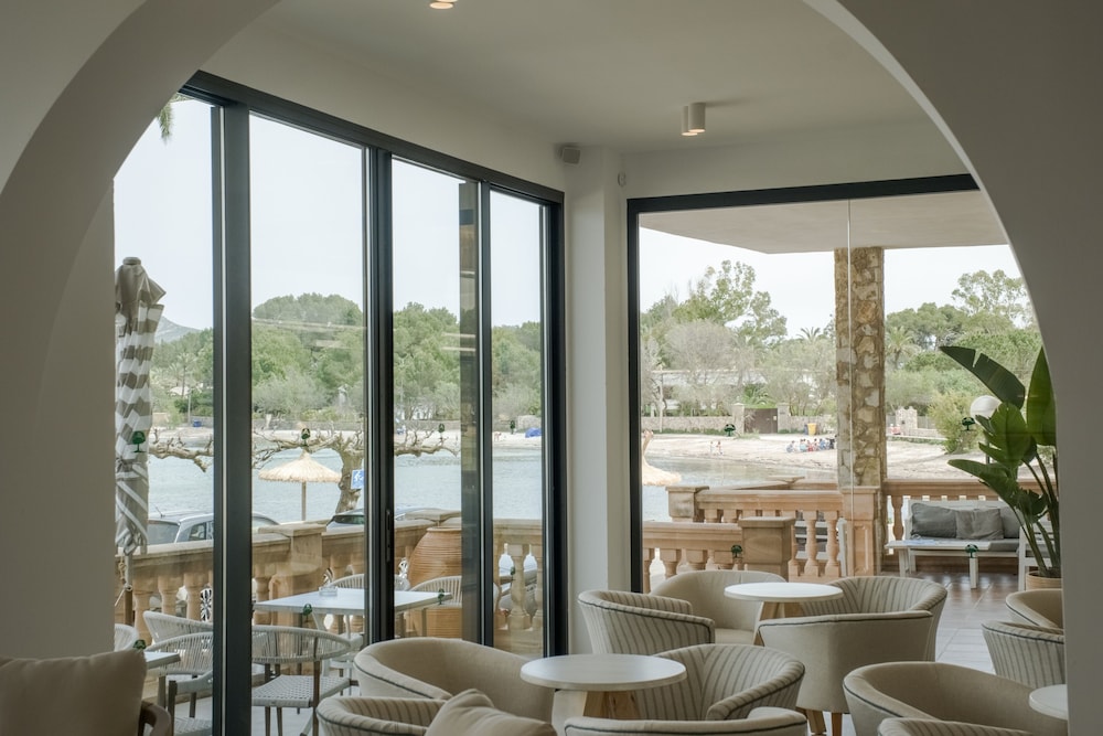 Hotel Moré — Restaurant & bars in Alcudia, Balearic Islands