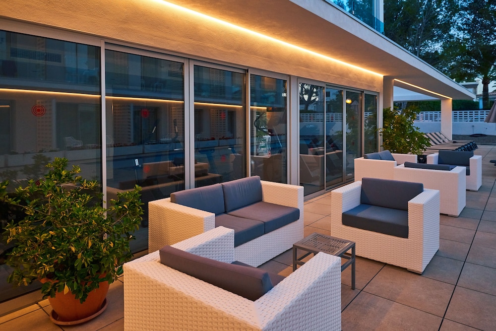 Hotel Moré — Hotel building in Alcudia, Balearic Islands
