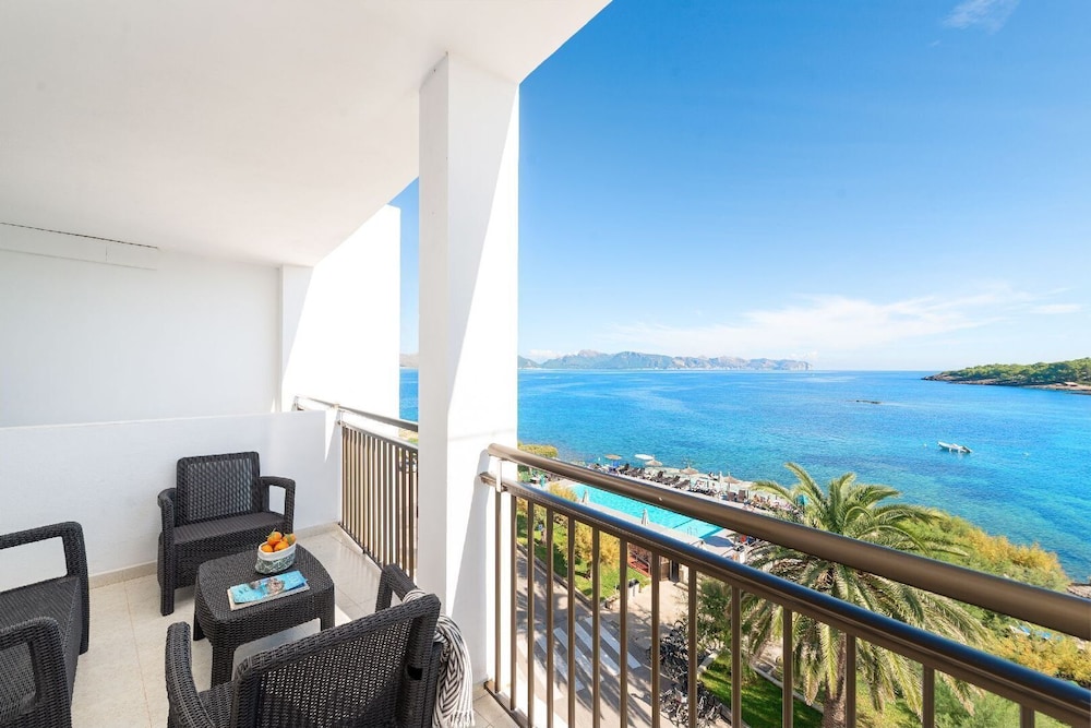 Hotel Moré — Hotel rooms in Alcudia, Balearic Islands