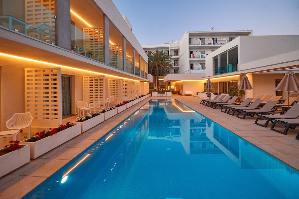Hotel Moré — Swimming pool in Alcudia, Balearic Islands