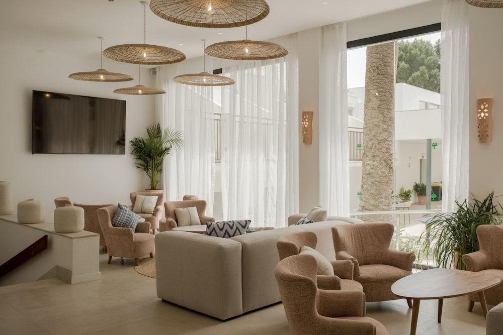 Hotel Moré — Hotel building in Alcudia, Balearic Islands