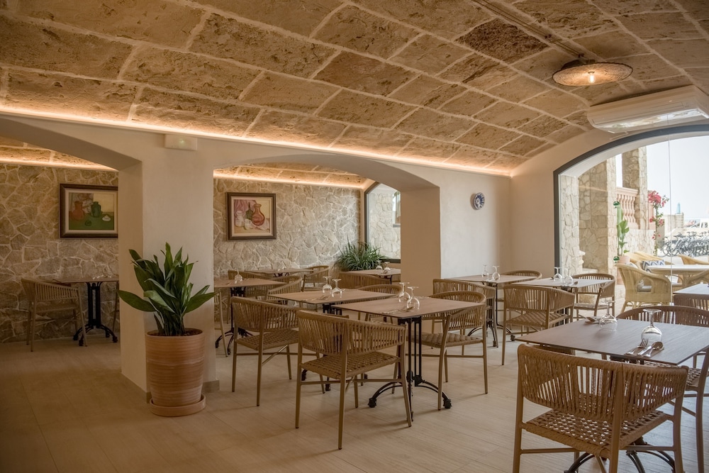 Hotel Moré — Restaurant & bars in Alcudia, Balearic Islands