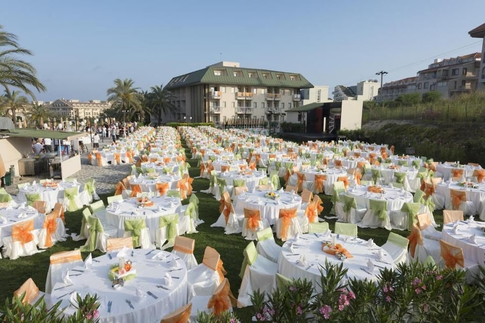 Novum Garden Side - All Inclusive — Hotel building in Side