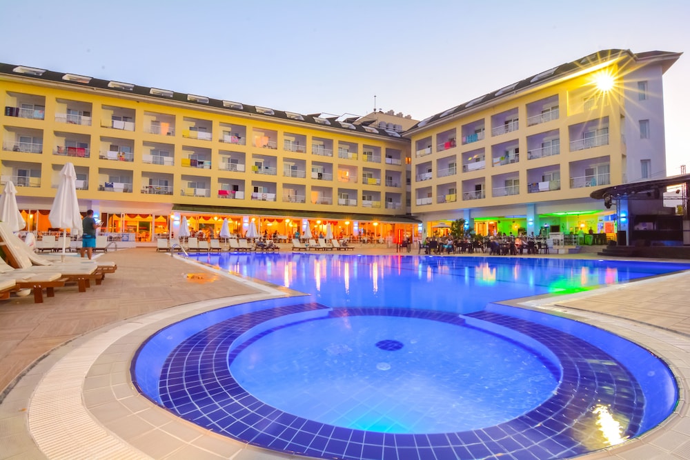 Pine House by Werde Hotels - All inclusive — Pool in Kemer