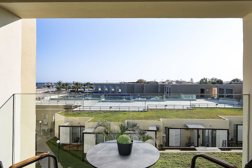 Rethymno Village — Hotel building in Rethymnon