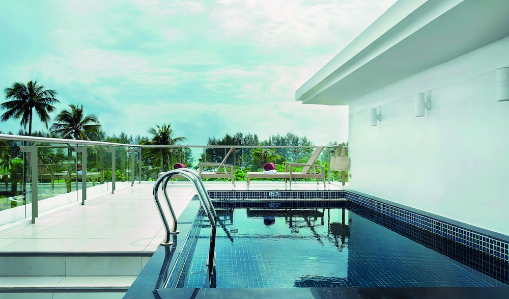 Splash Beach Resort Phuket — Swimming pool in Mai Khao, Phuket Province