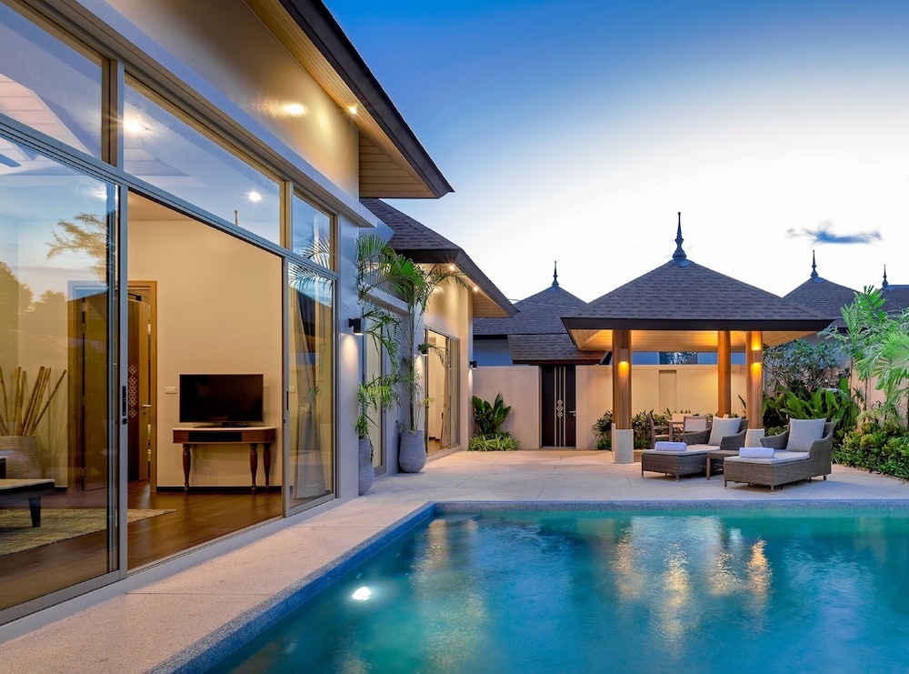 Splash Beach Resort Phuket — Swimming pool in Mai Khao, Phuket Province