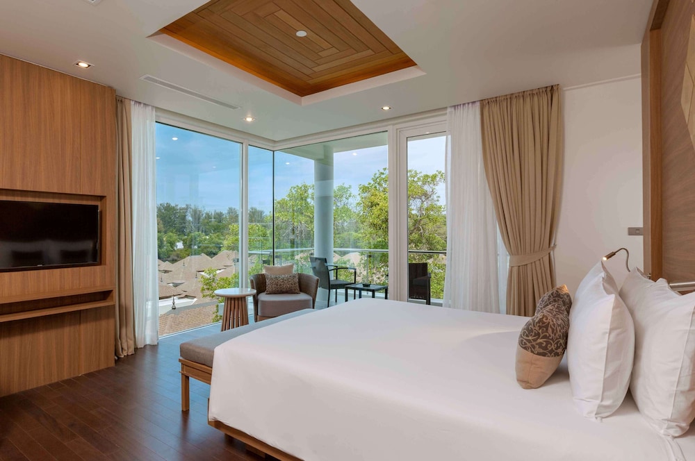 Splash Beach Resort Phuket — Hotel rooms in Mai Khao, Phuket Province