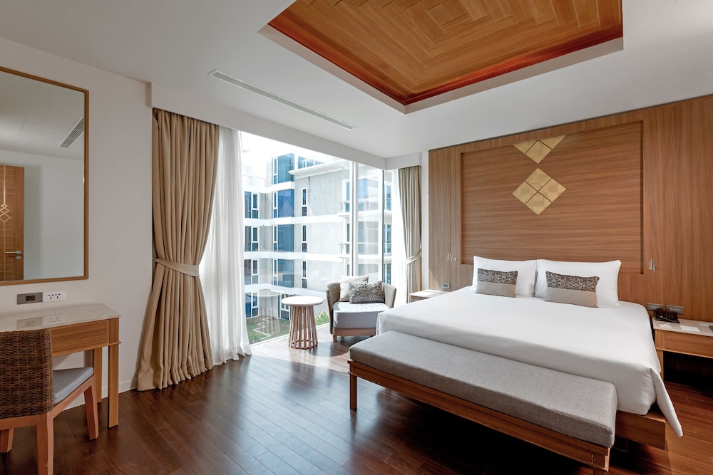 Splash Beach Resort Phuket — Hotel rooms in Mai Khao, Phuket Province