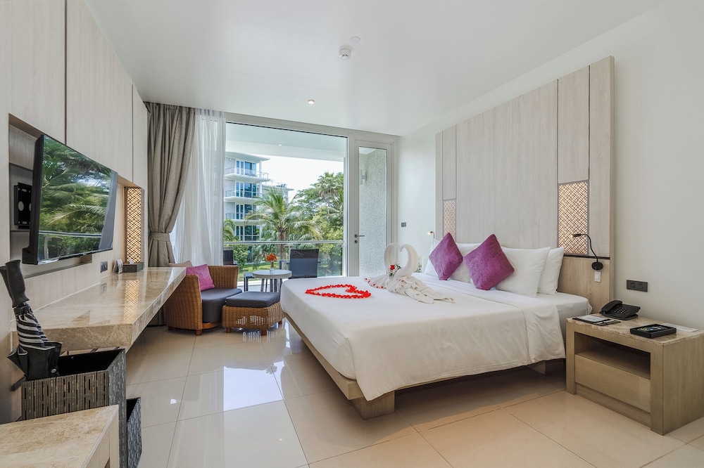 Splash Beach Resort Phuket — Hotel rooms in Mai Khao, Phuket Province