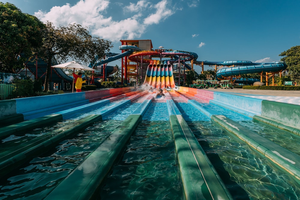 Splash Beach Resort Phuket — Swimming pool in Mai Khao, Phuket Province