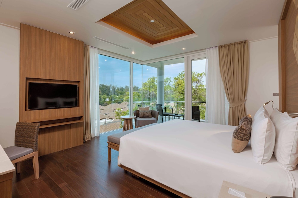 Splash Beach Resort Phuket — Hotel rooms in Mai Khao, Phuket Province