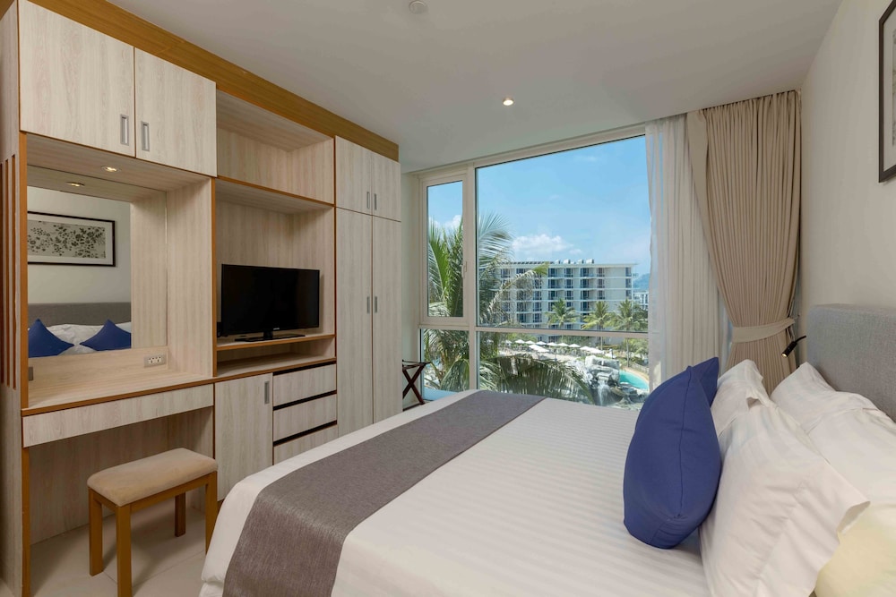 Splash Beach Resort Phuket — Hotel rooms in Mai Khao, Phuket Province