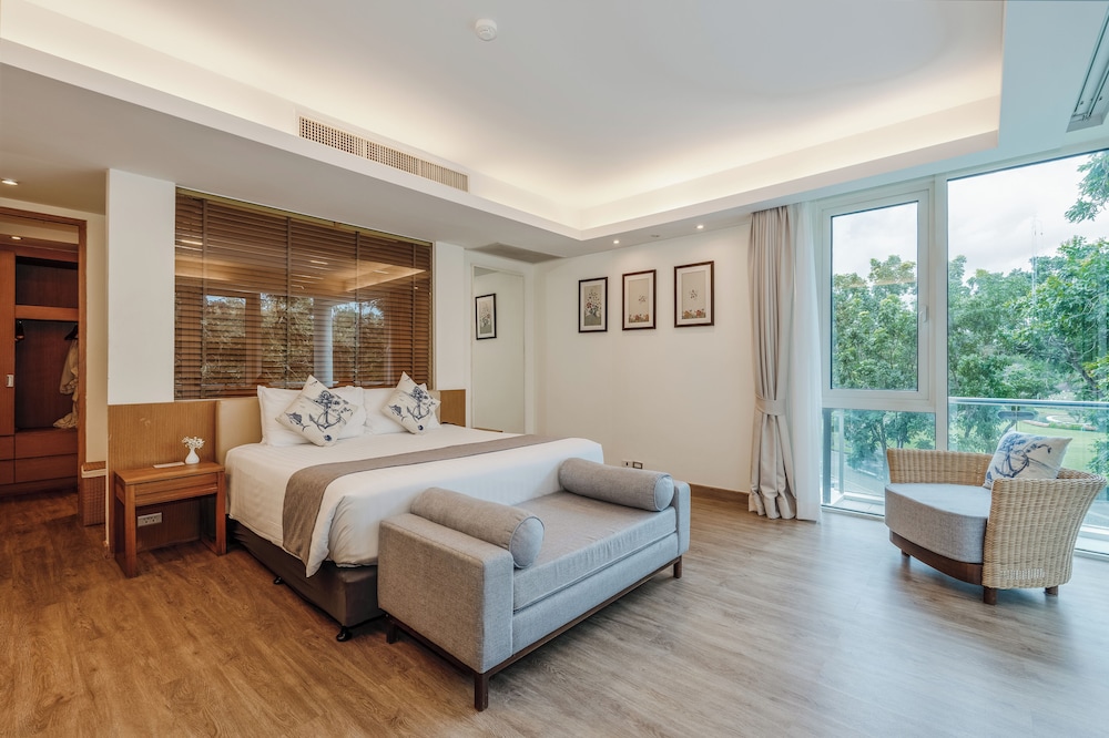 Splash Beach Resort Phuket — Hotel rooms in Mai Khao, Phuket Province