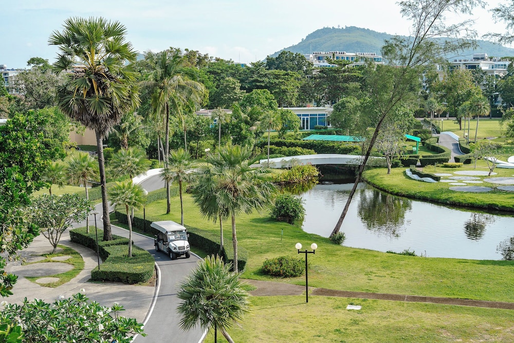 Splash Beach Resort Phuket — Hotel building in Mai Khao, Phuket Province
