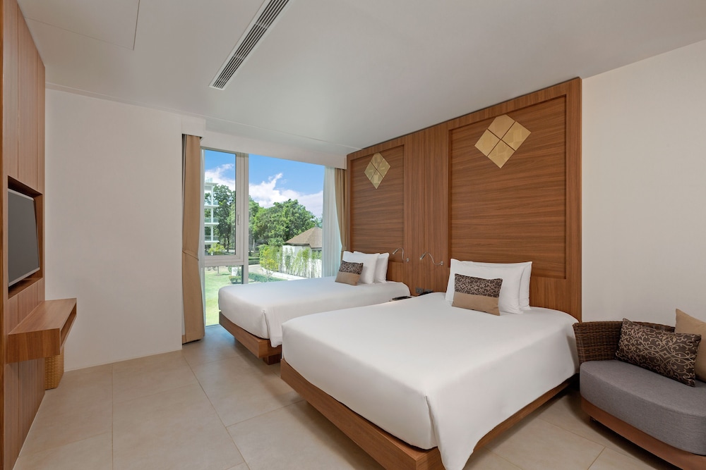 Splash Beach Resort Phuket — Hotel rooms in Mai Khao, Phuket Province
