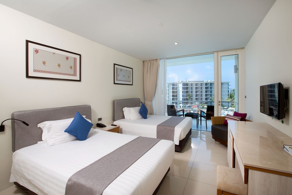Splash Beach Resort Phuket — Hotel rooms in Mai Khao, Phuket Province
