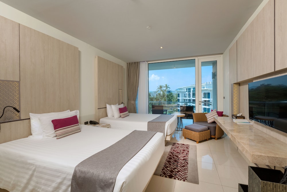 Splash Beach Resort Phuket — Hotel rooms in Mai Khao, Phuket Province
