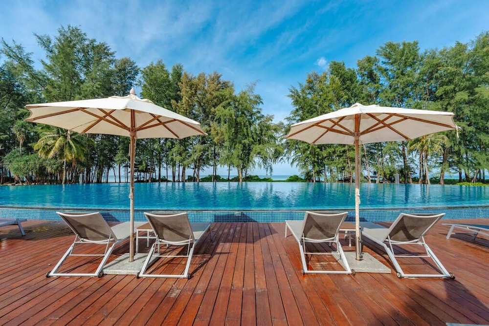Splash Beach Resort Phuket — Swimming pool in Mai Khao, Phuket Province