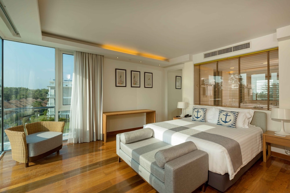 Splash Beach Resort Phuket — Hotel rooms in Mai Khao, Phuket Province